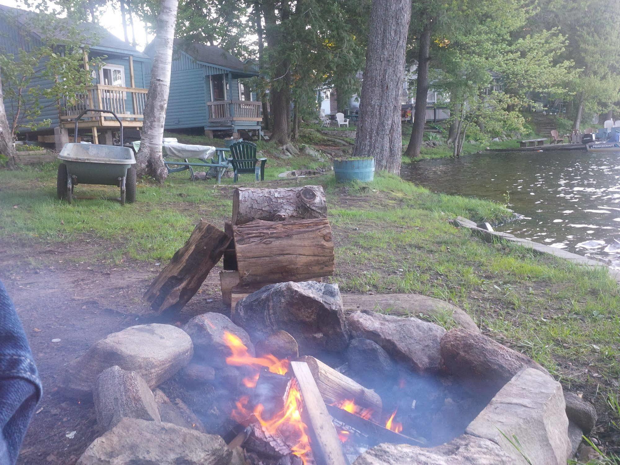 Black Lake Cabins Torrance Buitenkant foto